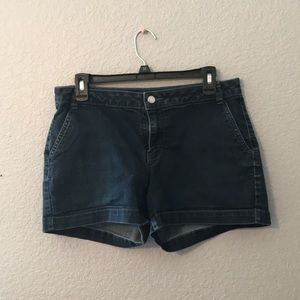 Jennifer Lopez stretchy jean shorts